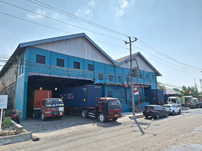 Gudang Tempat Penimbunan Sementara (TPS) PT MAJ Logistik Indonesia